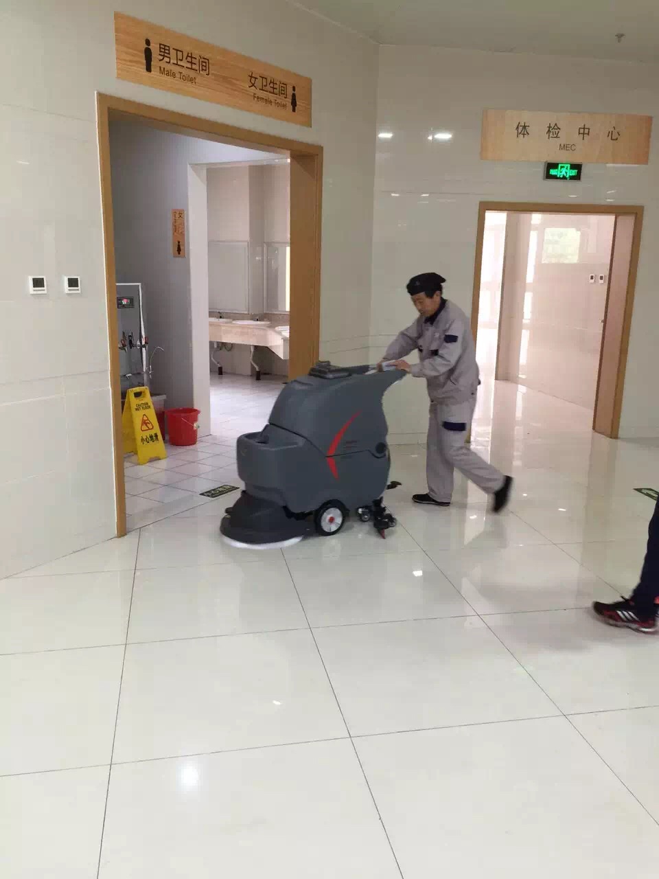 医院应该选择什么样的洗地机？