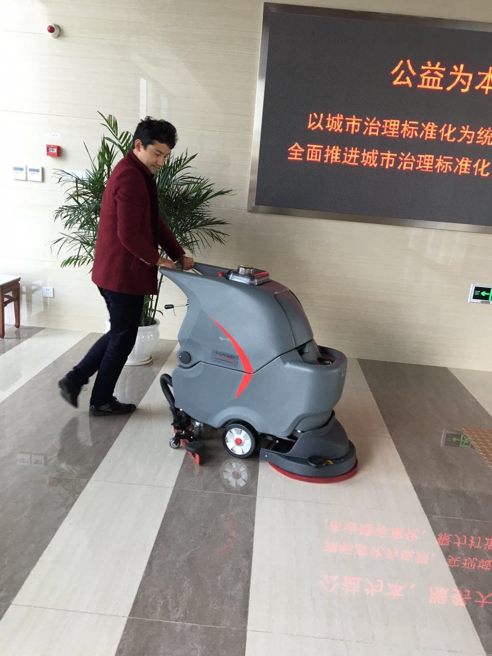 洗地机不下水的几个自查办法？动动手，就可轻松解决